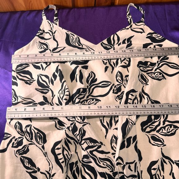 White and Black V-Neck Sundress - Picture 11 of 16